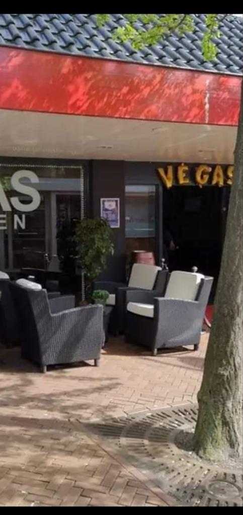 Horeca  terras stoelen  en tafeltjes grijze  kussens  en, Tuin en Terras, Tuinsets en Loungesets, Ophalen of Verzenden