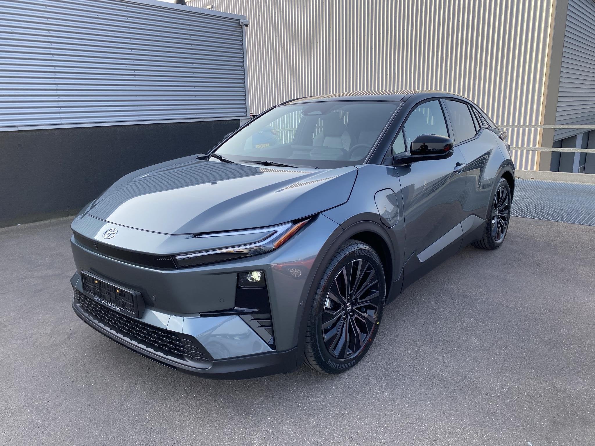 Toyota C-HR+ Executive AWD 77 kWh ACTIE! SNEL RIJDEN! Nu 250, Auto's, Automaat, Dealer onderhouden, Overige modellen, Overige kleuren
