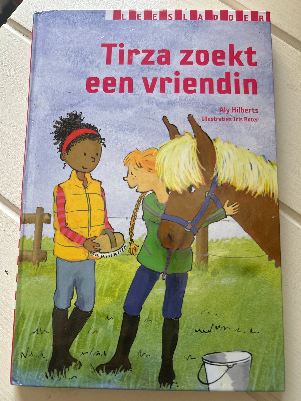 Tirza zoekt een vriendin - Leesladder boek, Ophalen of Verzenden, Zo goed als nieuw, Fictie algemeen
