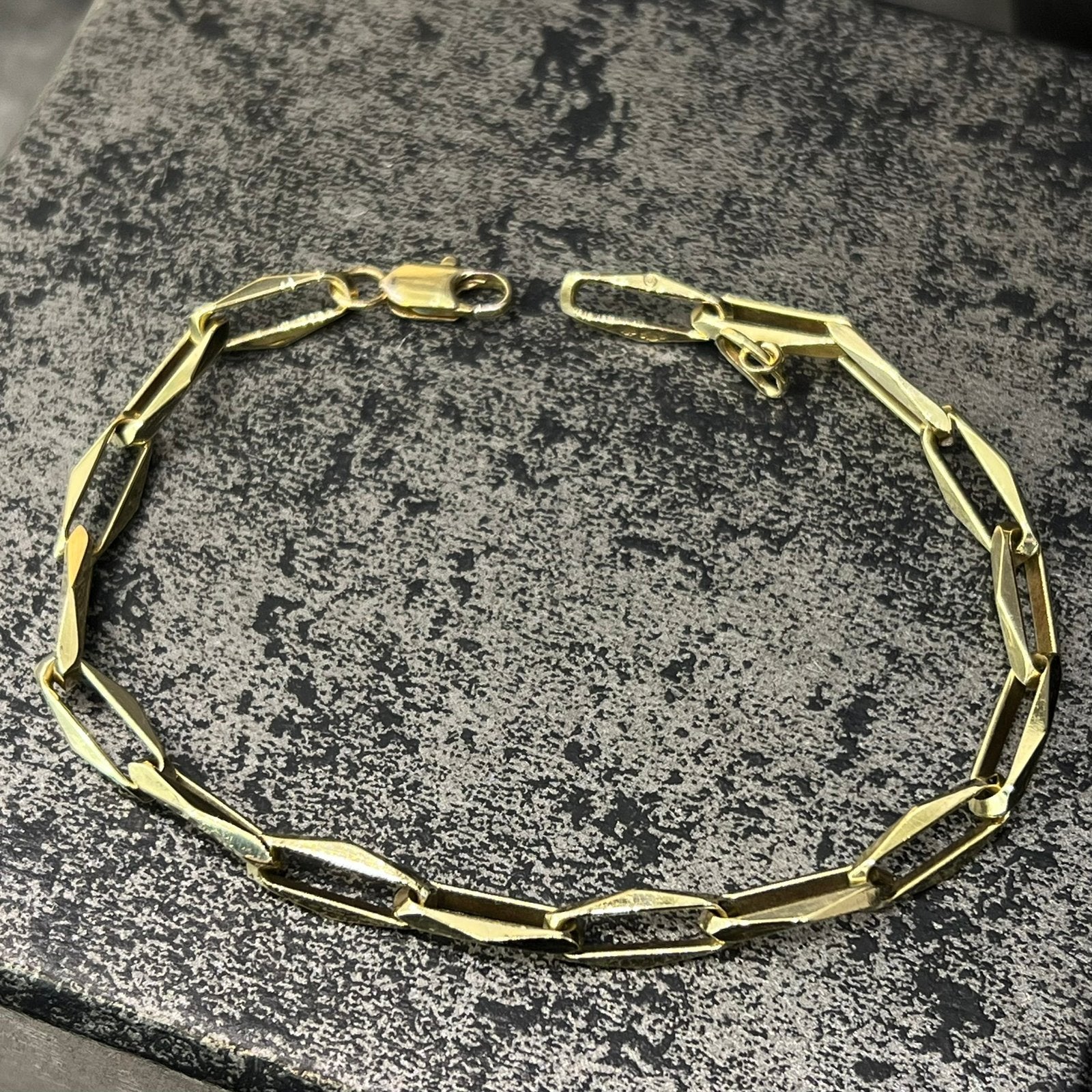 14 karaat gouden armband massief 13 gram closed forever, Ophalen of Verzenden, Zo goed als nieuw, Goud