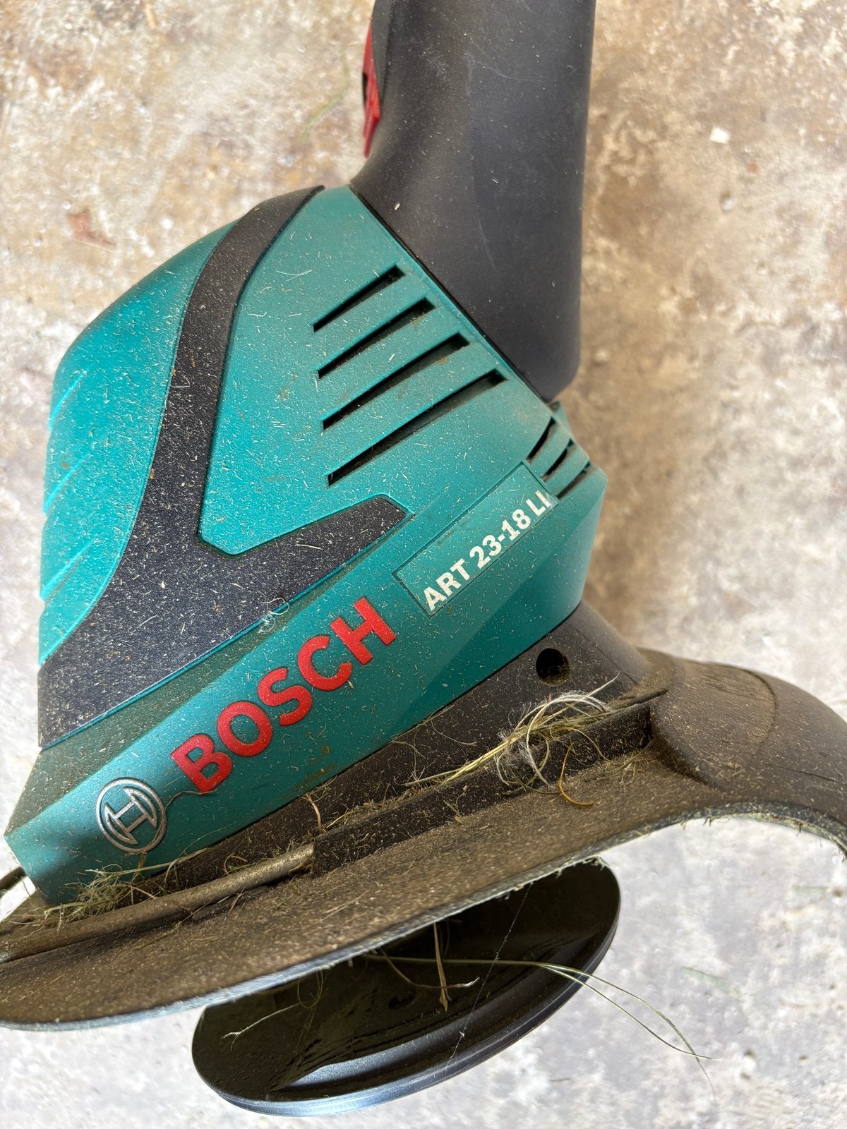 Bosch ART 23-18 LI Accu Grastrimmer, Tuin en Terras, Grasmaaiers, Ophalen, Cirkelmaaier, Gebruikt, Minder dan 30 cm