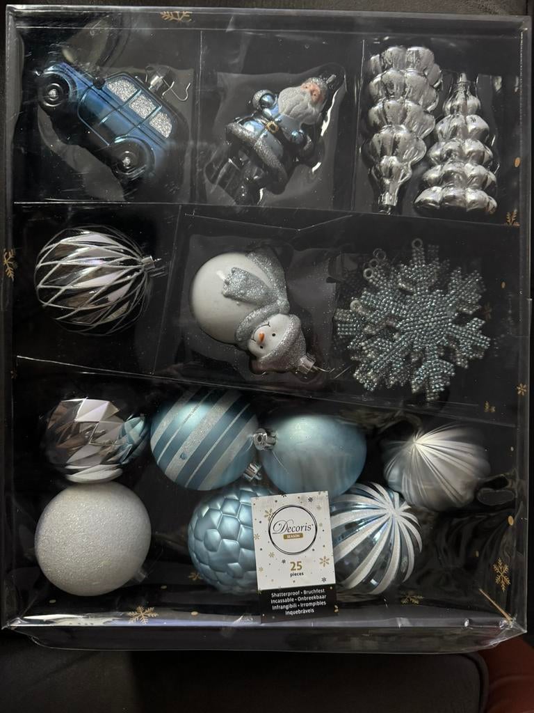 Kersthangers / kerstballen lichtblauw/zilver/wit onbreekbaar, Ophalen