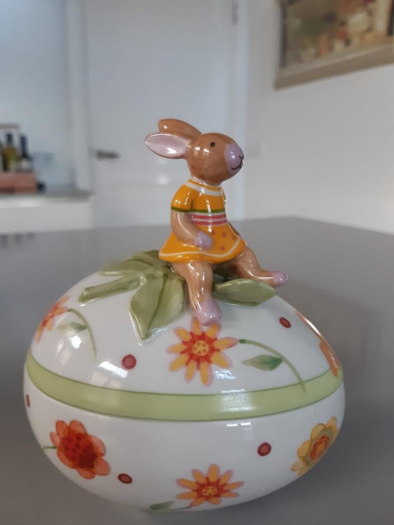 Paasei Doosje Hazenmeisje Villeroy en Boch Spring Decoration, Diversen, Pasen, Ophalen of Verzenden