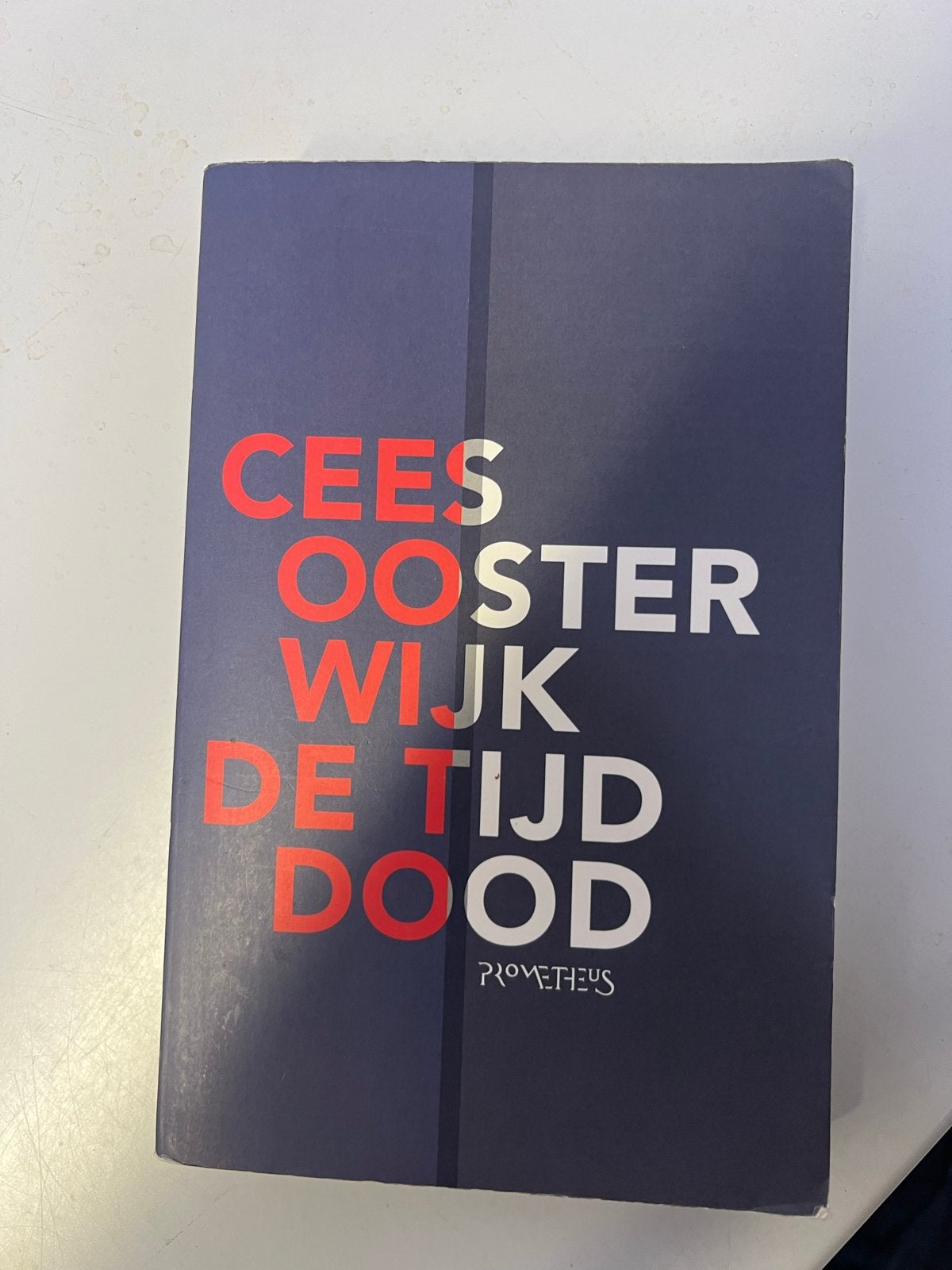 De Tijd Dood - Cees Oosterwijk (Roman), Ophalen of Verzenden, Zo goed als nieuw, Nederland
