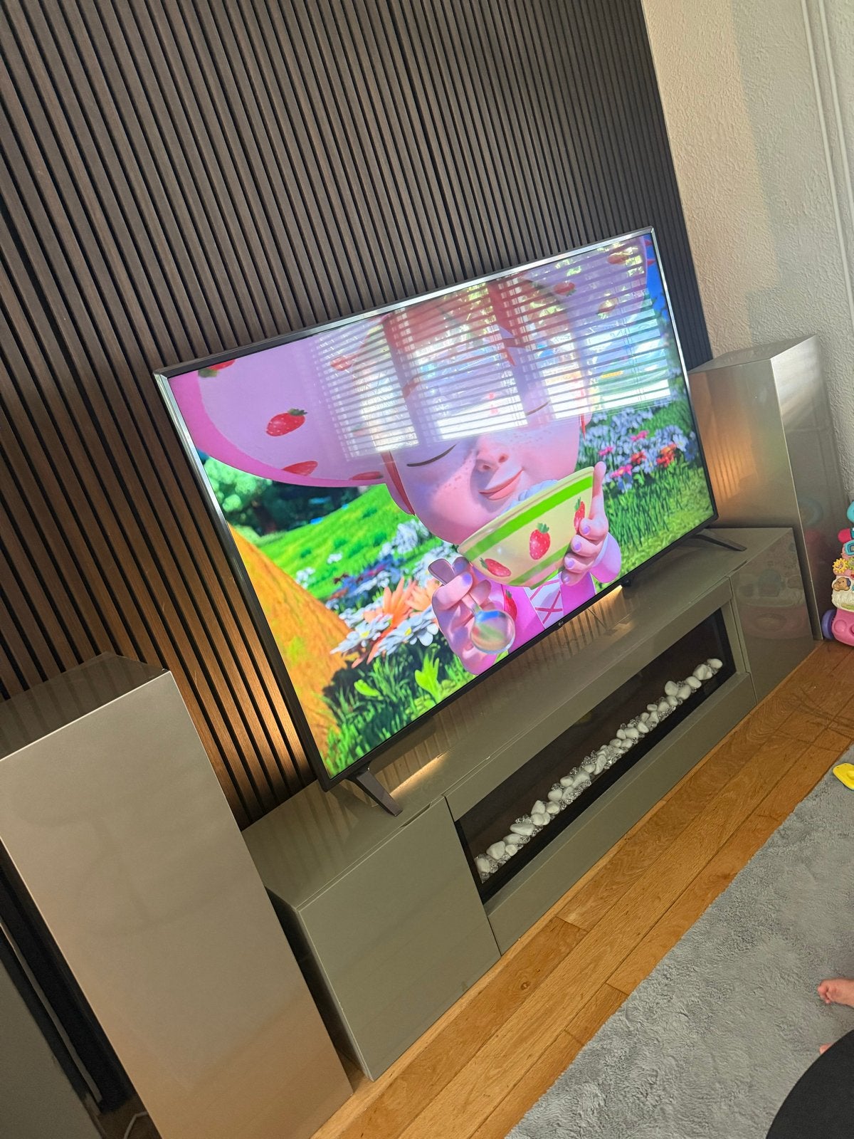Moderne eric kuster TV-kast met pilaren (exclusief TV), Ophalen, Overige materialen, Gebruikt, 150 tot 200 cm