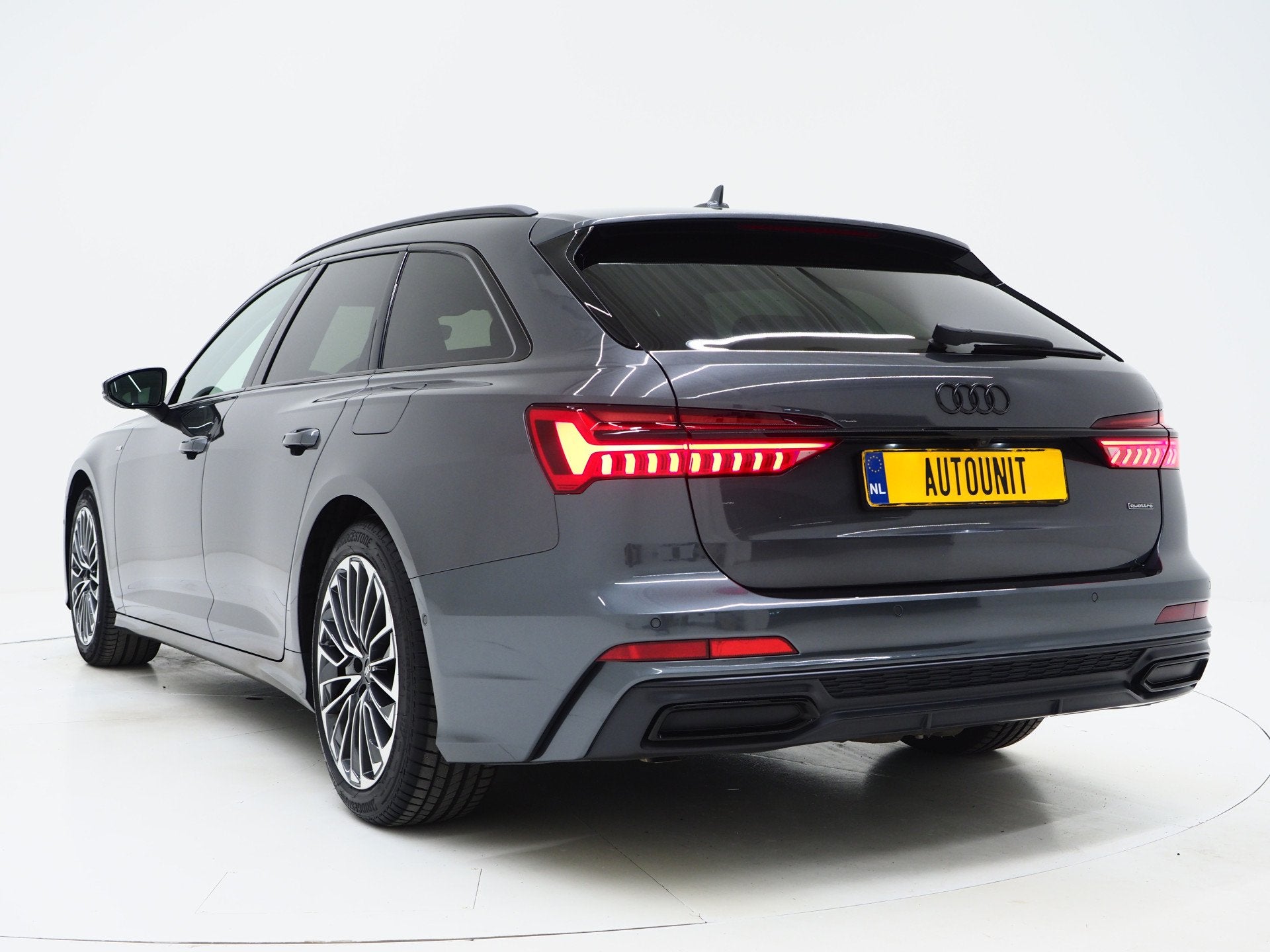 Audi A6 Avant 55 TFSI e quattro Competition Full Black | RS, Auto's, Automaat, Gebruikt, Euro 6, 4 cilinders