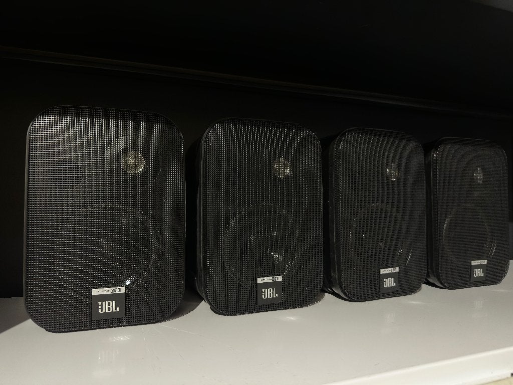 JBL Control ONE zwart – €100 per paar / 4 stuks €180, Audio, Tv en Foto, Luidsprekers, Ophalen, Gebruikt, JBL, Boekenplank luidspreker