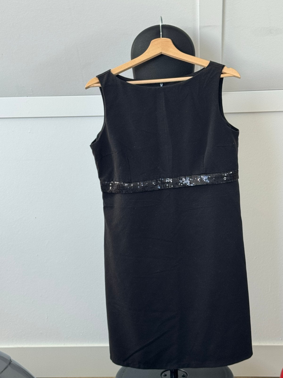 Zwarte mouwloze jurk met pailletten, Maat 38/40 (M), Zwart, Ophalen of Verzenden, Zo goed als nieuw