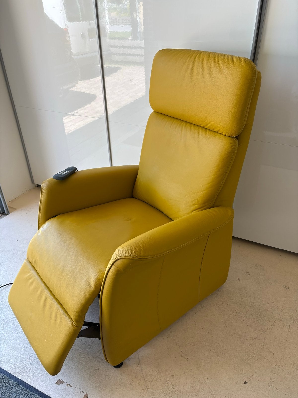 Prominent Relaxfauteuil - Geel Leer, Ophalen, Zo goed als nieuw, 50 tot 75 cm, Leer
