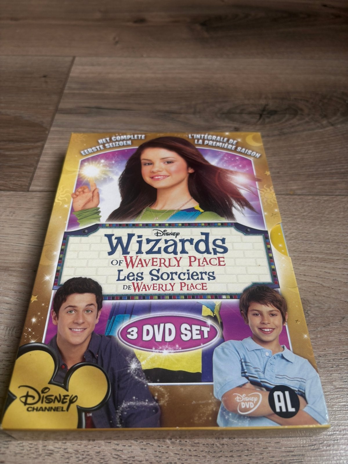 Wizards of Waverly Place seizoen 1 nederlandse uitgave, Alle leeftijden, Ophalen of Verzenden, Zo goed als nieuw, Komedie