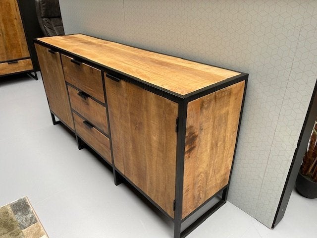 dressoir massief mango metaal 180 cm.3 lades*SUMMER SALE *, Overige houtsoorten, 150 tot 200 cm, Nieuw, DRESSOIR 2 deuren/3 laden 180 cm massief mango GRATIS THUIS