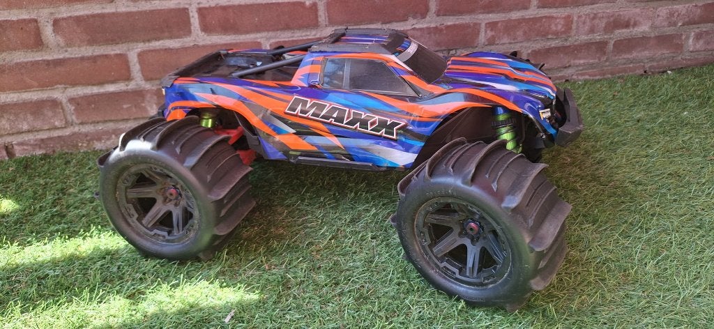 Traxxas Maxx v2 oranje RTR, Hobby en Vrije tijd, Modelbouw | Radiografisch | Auto's, Auto offroad, Zo goed als nieuw, RTR (Ready to Run)