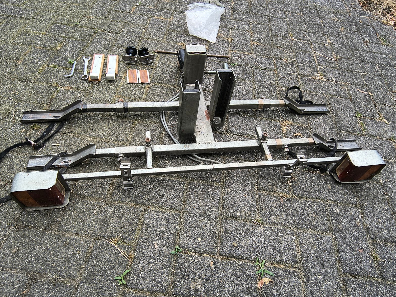 Stevige trekhaakdrager voor 2 fietsen, incl. verlichting, Auto diversen, Fietsendragers, Ophalen, 2 fietsen, Gebruikt, Trekhaakdrager