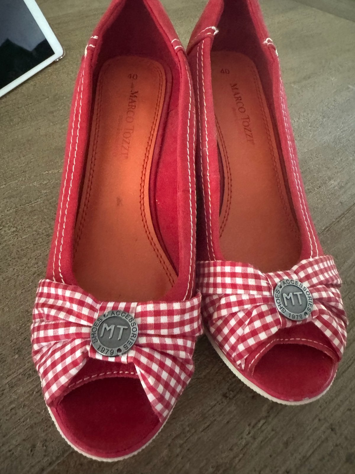 Trachten Pumps Wildleder maat 40 Oktoberfeest, Ophalen of Verzenden, Gedragen, Rood, Pumps