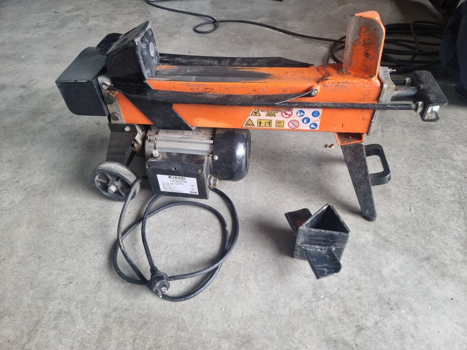 4 tons kloofmachine te huur. €15,- per dag., Ophalen, Gebruikt, Liggend, Kibani
