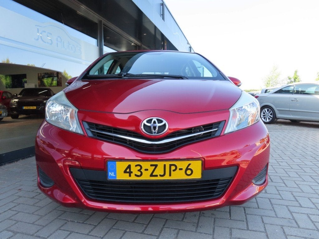 Toyota YARIS 1.3 VVT-i Aspiration Aut. Airco Cruise Navi Cam, Auto's, Euro 5, 4 cilinders, Bedrijf, 99 pk