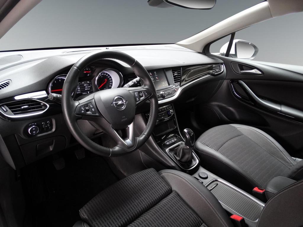 Opel Astra Sports Tourer 1.2 110pk Elegance/Trekhaak/Carplay, Auto's, Voorwielaandrijving, Gebruikt, Euro 6, Wit