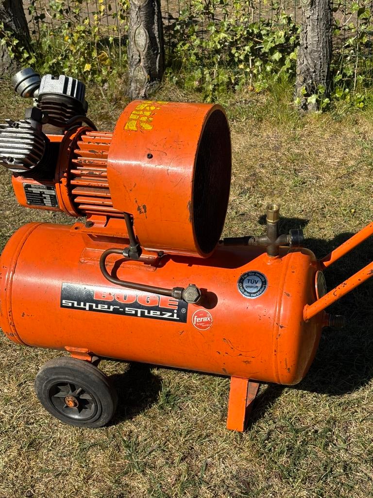 Boge  Compressor, Doe-het-zelf en Verbouw, Compressors, 100 liter of meer, Ophalen, Gebruikt, 200 tot 400 liter/min
