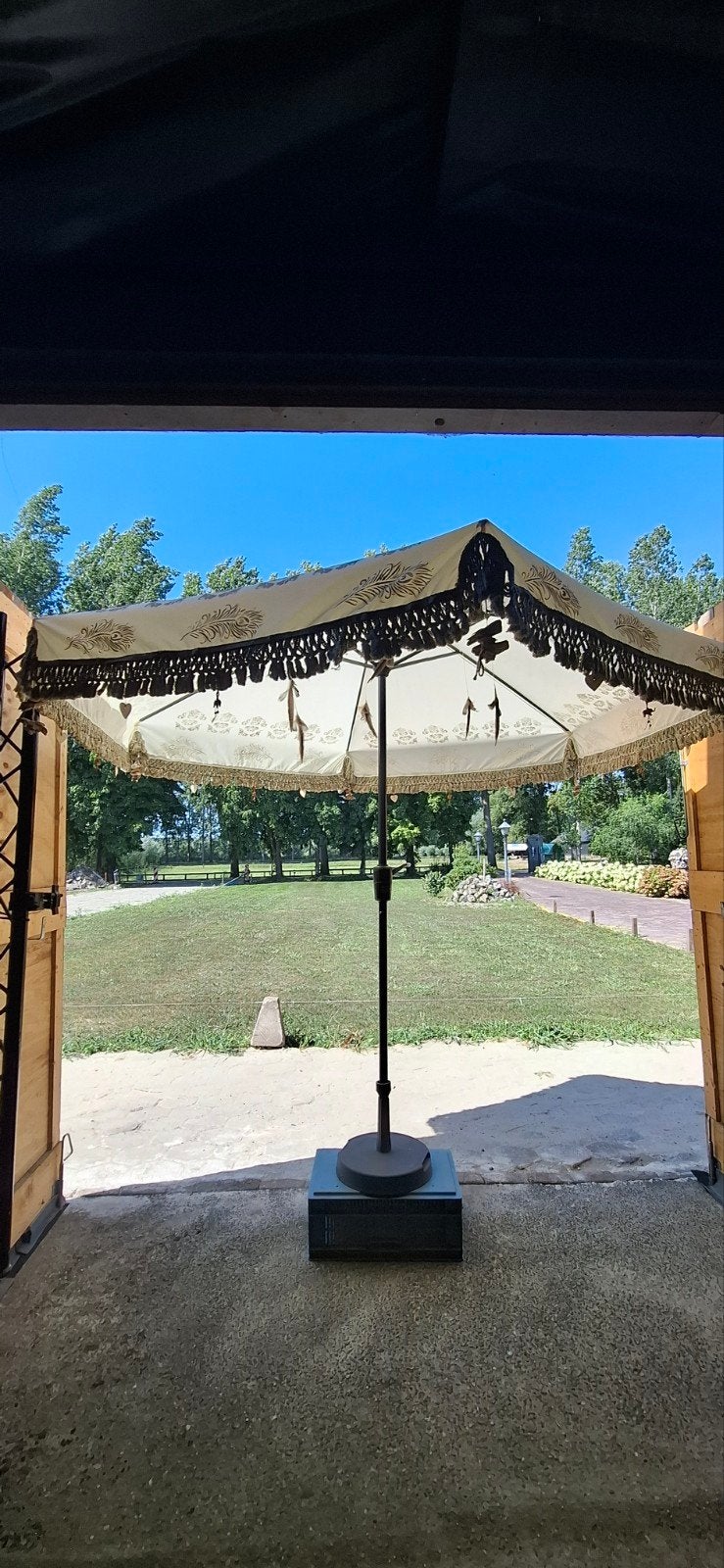Ibiza Parasol 3 meter doorsnede met voet en handlift, Ophalen, Nieuw, 2 tot 3 meter, Stokparasol