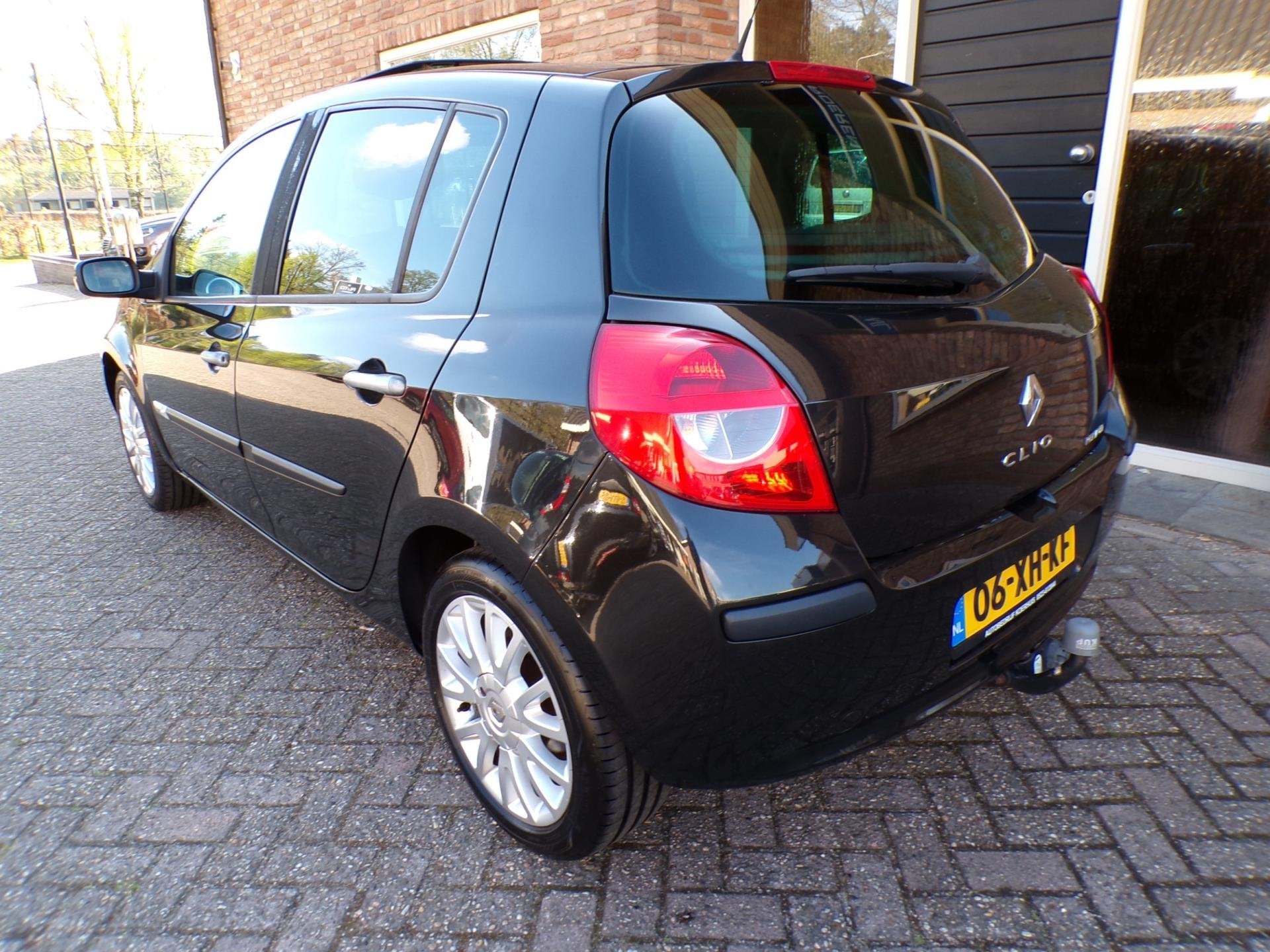 Renault Clio 1.4-16V Rip Curl Panoramadak, Auto's, Voorwielaandrijving, Dealer onderhouden, Gebruikt, Zwart
