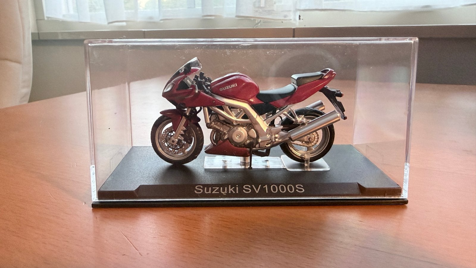 Suzuki SV1000S modelmotor schaal 1:24, Ophalen of Verzenden, Zo goed als nieuw, Overige typen, Overige merken