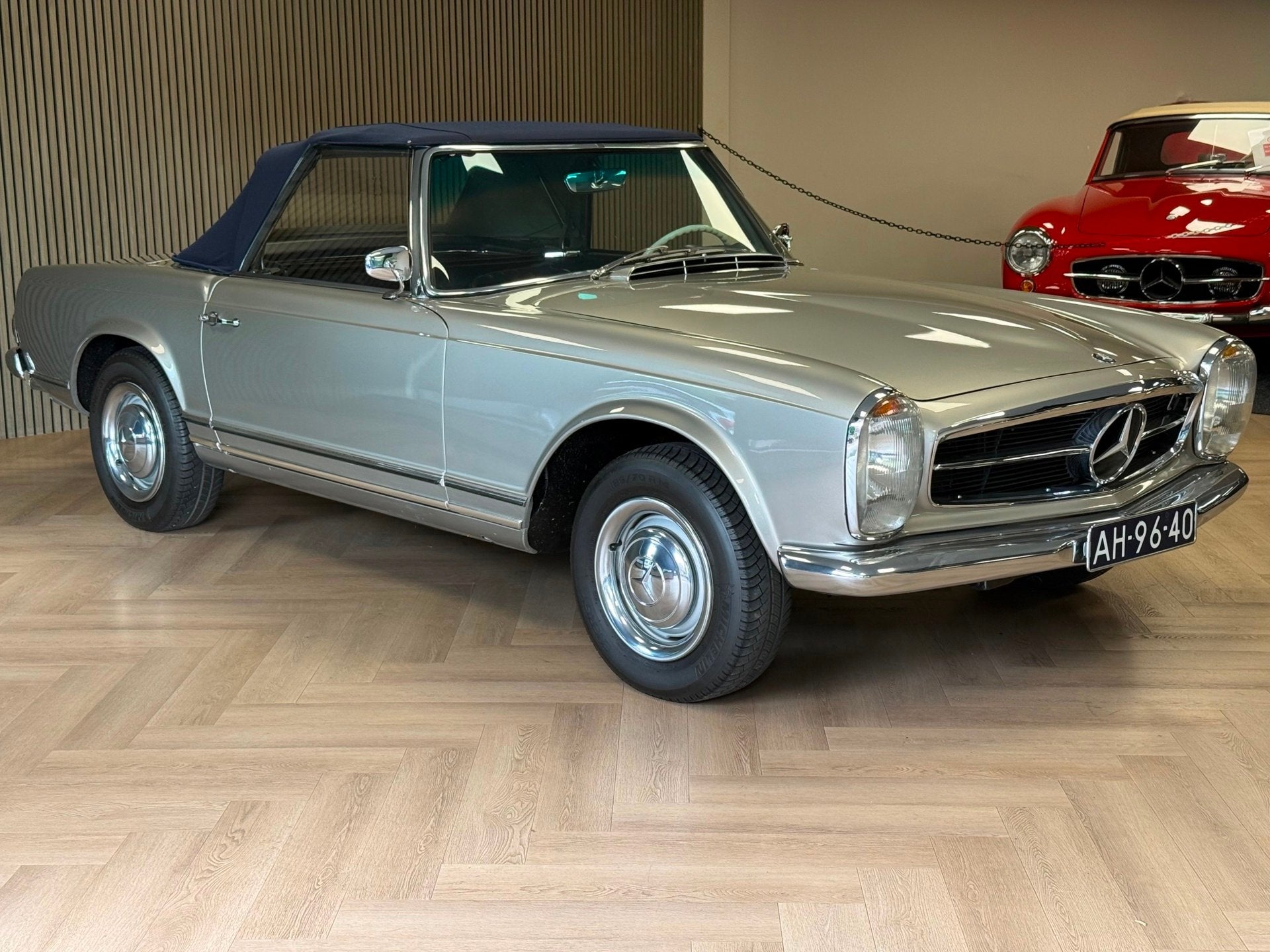 Mercedes-Benz 230 SL Cabriolet / 1964 Pagode (W113), Auto's, 1355 kg, Achterwielaandrijving, Leder, Handgeschakeld