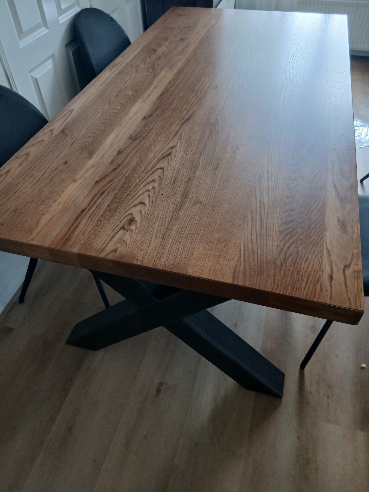 Eikenhouten tafel en vitrinekast van Van Bommel, Ophalen of Verzenden