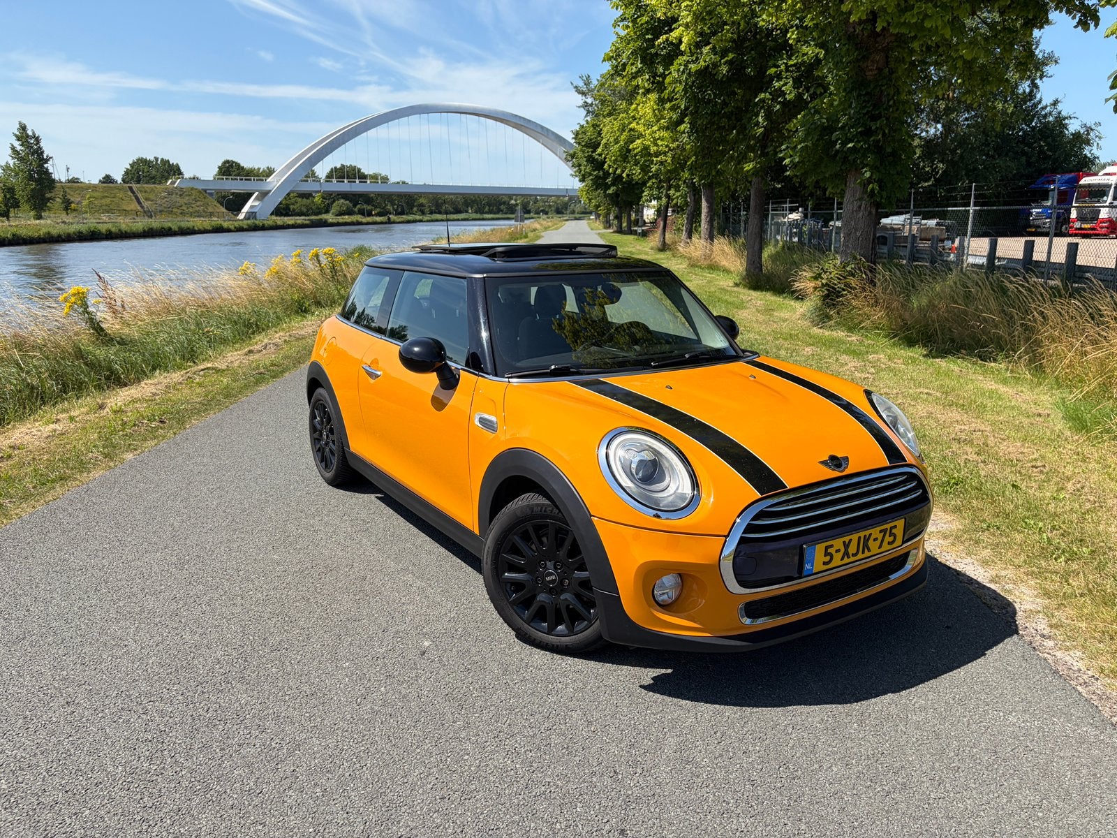 Mini Cooper 2014 First Born | Pano | Nieuwe motor | NL auto, Voorwielaandrijving, Lichtsensor, 136 pk, Overige kleuren