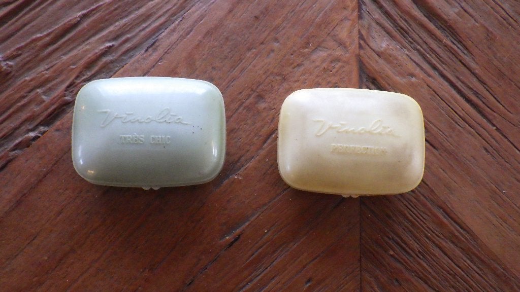 twee retro zeepje s van Vinolia in kuststof doosje, Ophalen of Verzenden, Huis en Inrichting