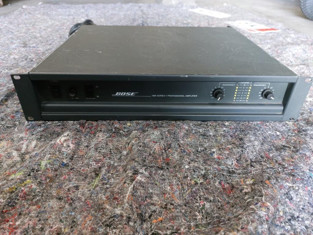 2 stuks Bose 1800 Series V Professionele Versterker, Ophalen of Verzenden, Gebruikt, Stereo, Overige merken
