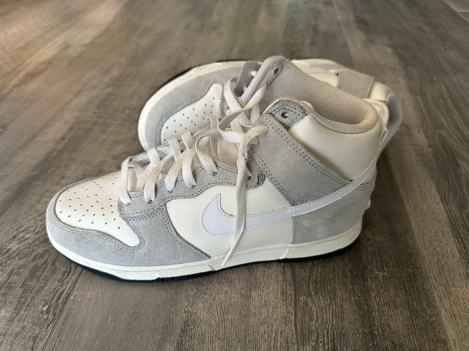 Nike Dunk High Sneakers - Grijs/Wit, Ophalen, Zo goed als nieuw, Grijs, Sneakers of Gympen