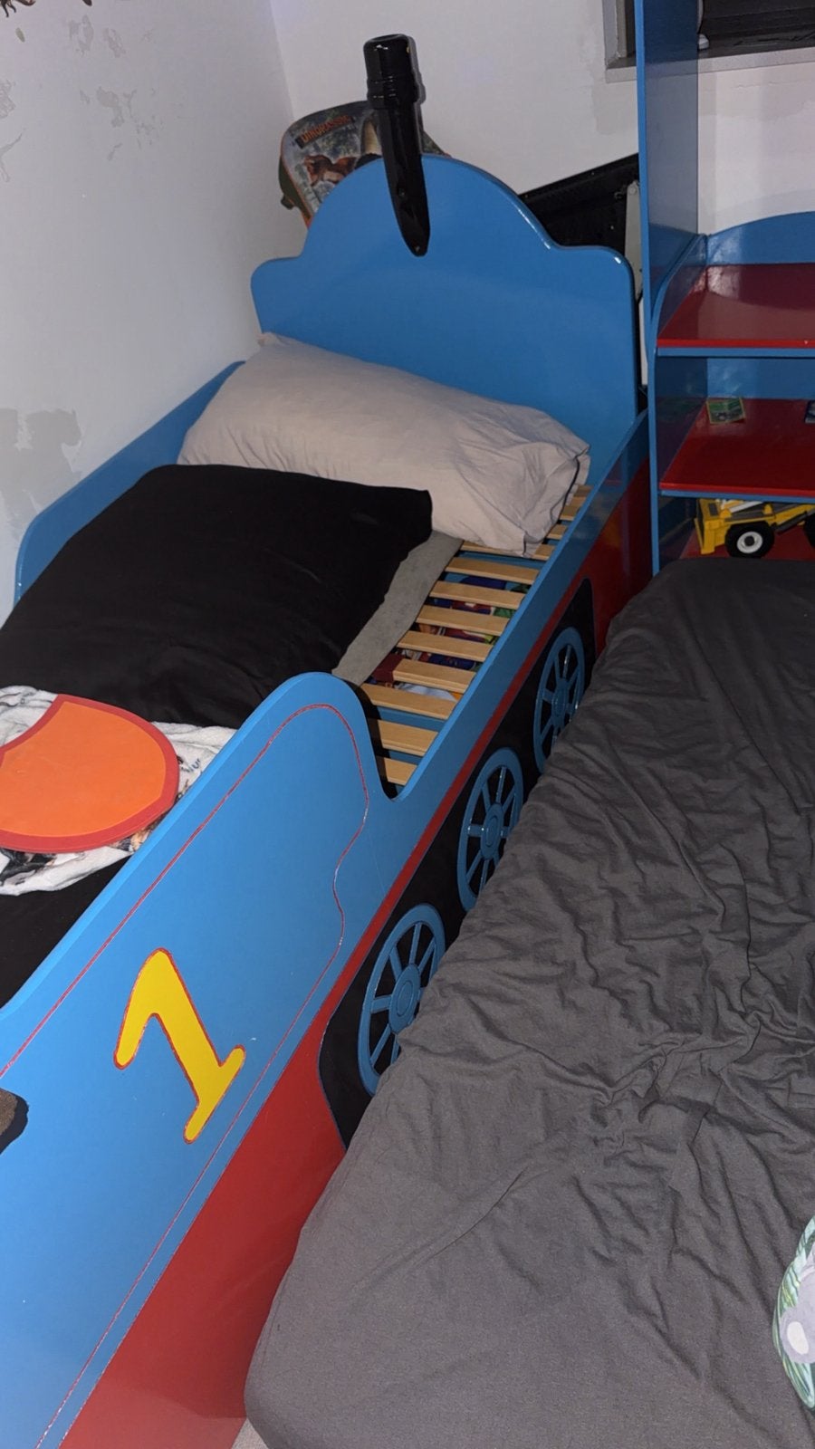 Thomas de trein peuterbed/trein/bed/kinderkamer/baby/bedden, Ophalen, Zo goed als nieuw, SUP-accessoire