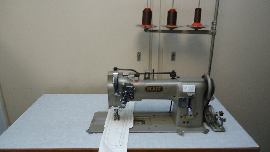 Industrie Naaimachine Pfaff 2 Naalds 3 Voudig transport, Hobby en Vrije tijd, Naaimachines en Toebehoren, Ophalen of Verzenden