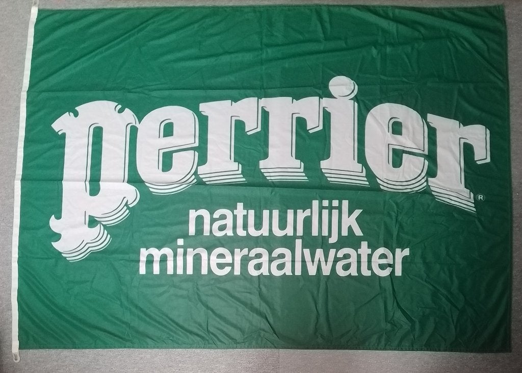 Perrier natuurlijk mineraalwater vlag 140x190cm, Ophalen of Verzenden, Zo goed als nieuw