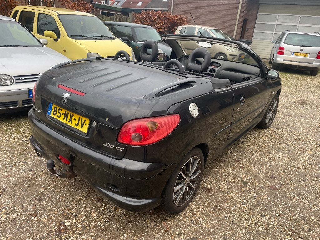 Peugeot 206 2.0 16V CC 2004 Zwart, Dealer onderhouden, 136 pk, Zwart, 4 cilinders
