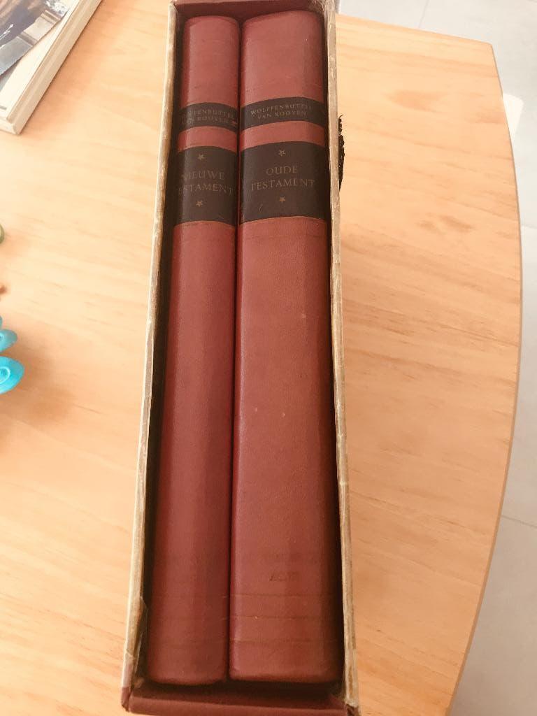 Twee prachtige boeken – Geschiedenis van het Oude en Nieuwe, Boeken, Ophalen of Verzenden, Zo goed als nieuw, Christendom | Katholiek