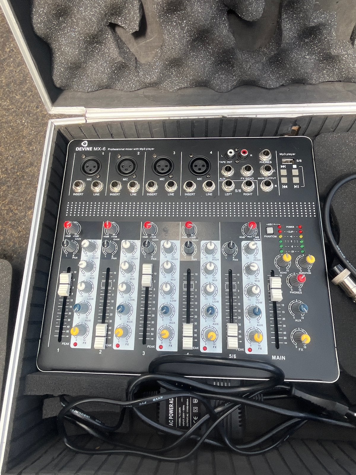 Devine MX-6 Professionele Mixer met MP3-speler, Ophalen, Gebruikt, Minder dan 5 kanalen, Microfooningang