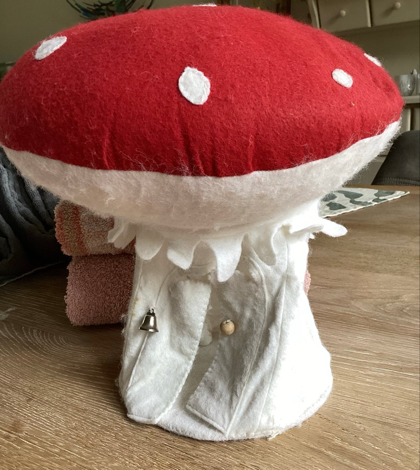 Grote vilten paddenstoel - Decoratie of speelgoed, Ophalen of Verzenden, Zo goed als nieuw