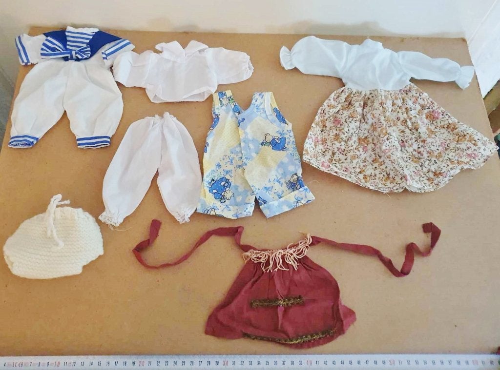 Leuke set oude poppenkleren, jaren'60-'70,zoldervondst, Antiek en Kunst, Ophalen of Verzenden