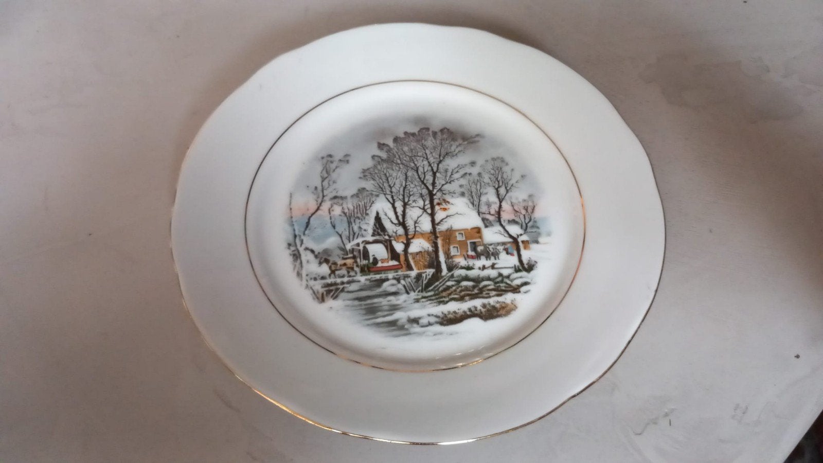 Decoratief bord met winterlandschap - Avon porselein, Ophalen of Verzenden