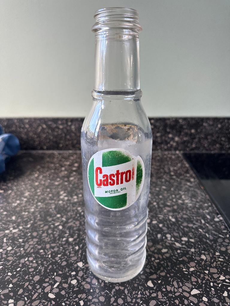 CASTROL oliefles. Kleine versie. Glas bottle fles MOTOR OIL, Ophalen of Verzenden, Gebruikt, Gebruiksvoorwerp