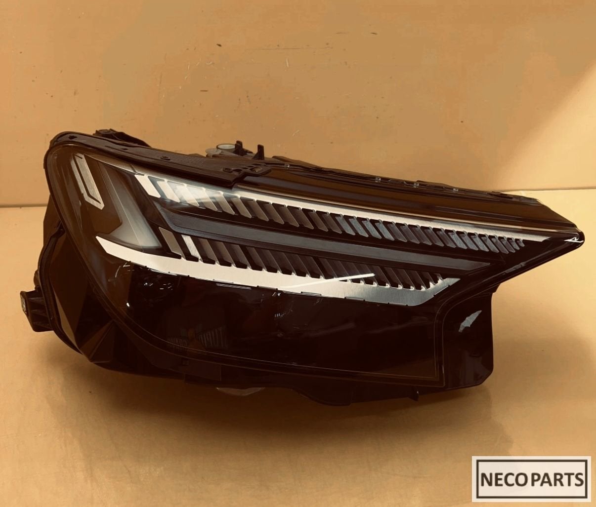 AUDO Q4 E-TRON 89A MATRIX LED KOPLAMP 89A941036M COMPLEET, Gebruikt, -, -, -
