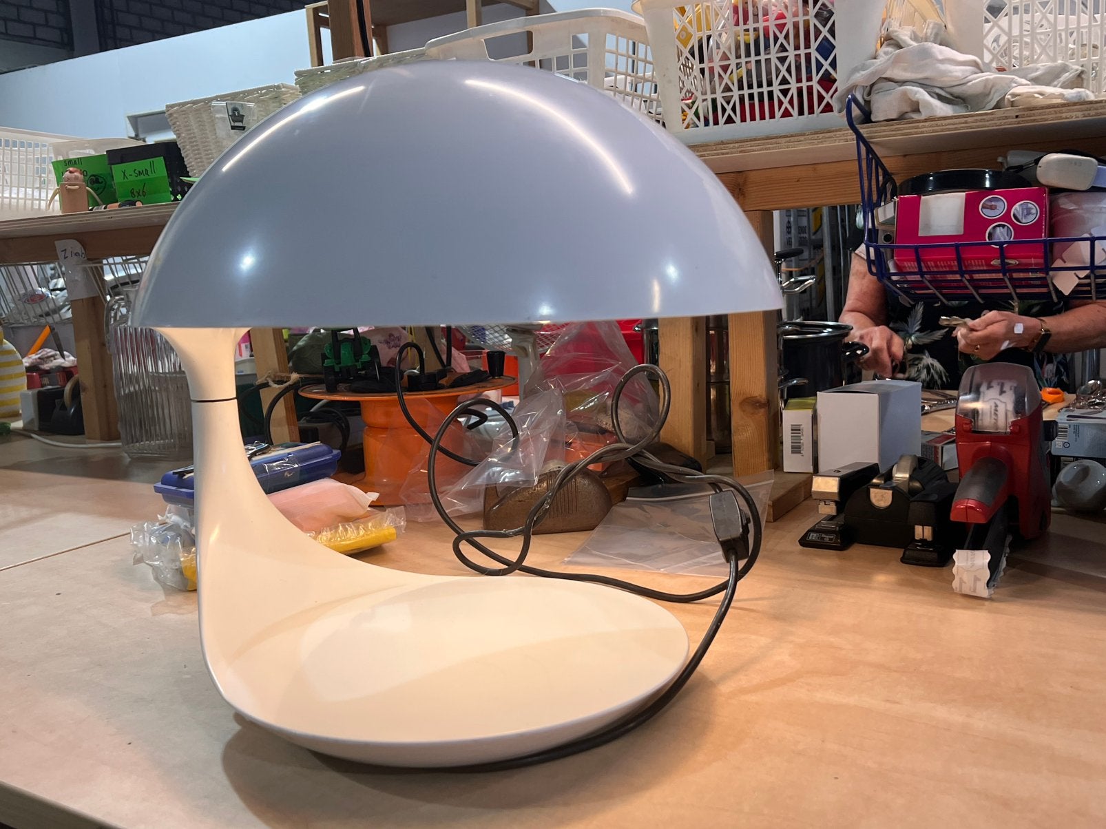 Cobra 629 tafellamp Elio Martinelli Luce designlamp, 41 cm, Kunststof, Wit, Zo goed als nieuw