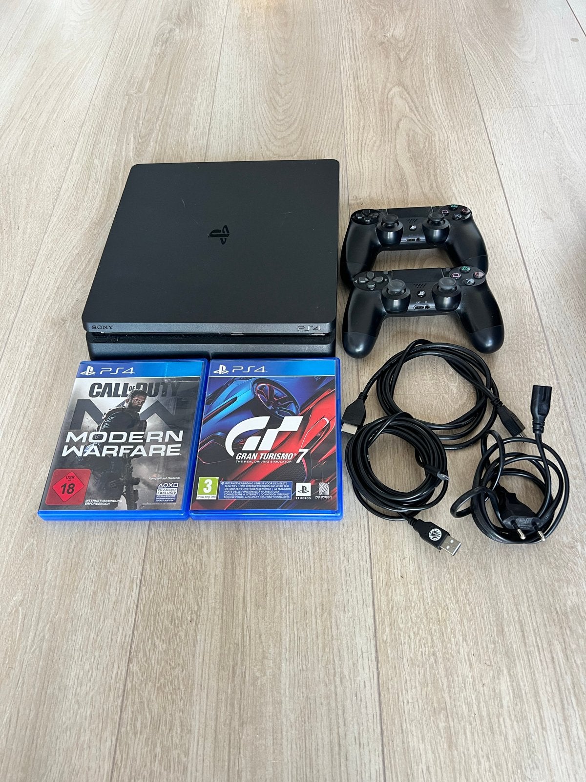 PS4 Slim 500GB met 2 controllers en 2 games, Met 2 controllers, Ophalen of Verzenden, Slim, 500 GB