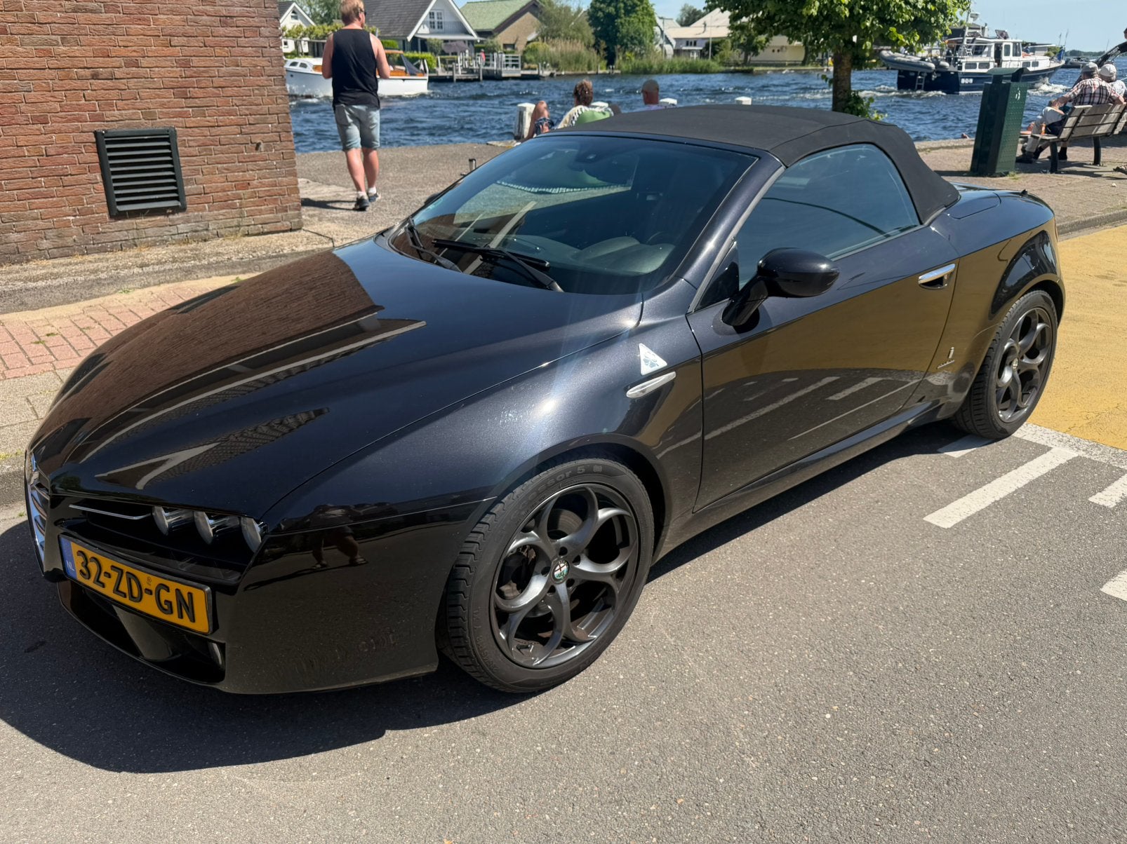 Alfa Romeo Spider 2.2 JTS 2008 Carplay inruil mogelijk, Auto's, Bluetooth, Zwart, 4 cilinders, Cabriolet