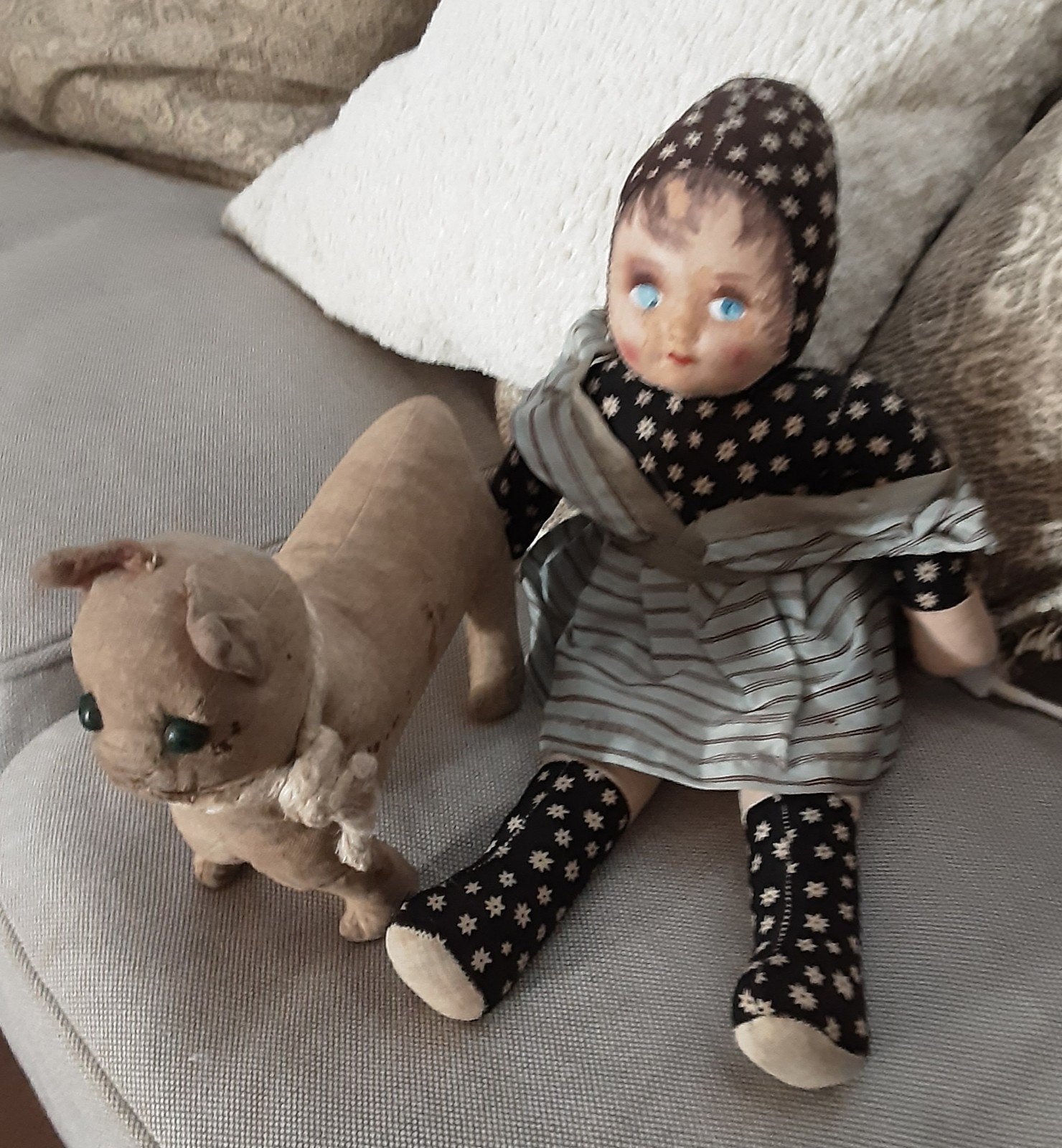 Brocante shabby sleetse met stro gevulde lappenpop, Ophalen
