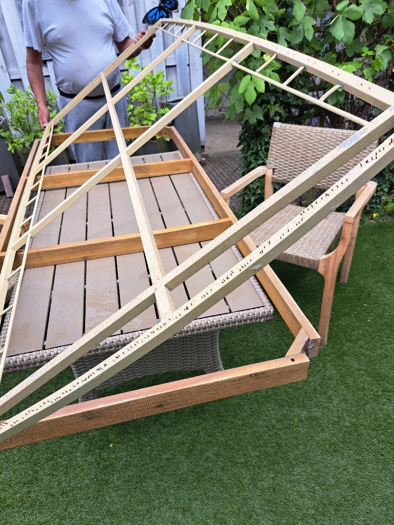 Grote mooie tuintafel met glasplaat, Ophalen, Gebruikt, Ovaal, Hout