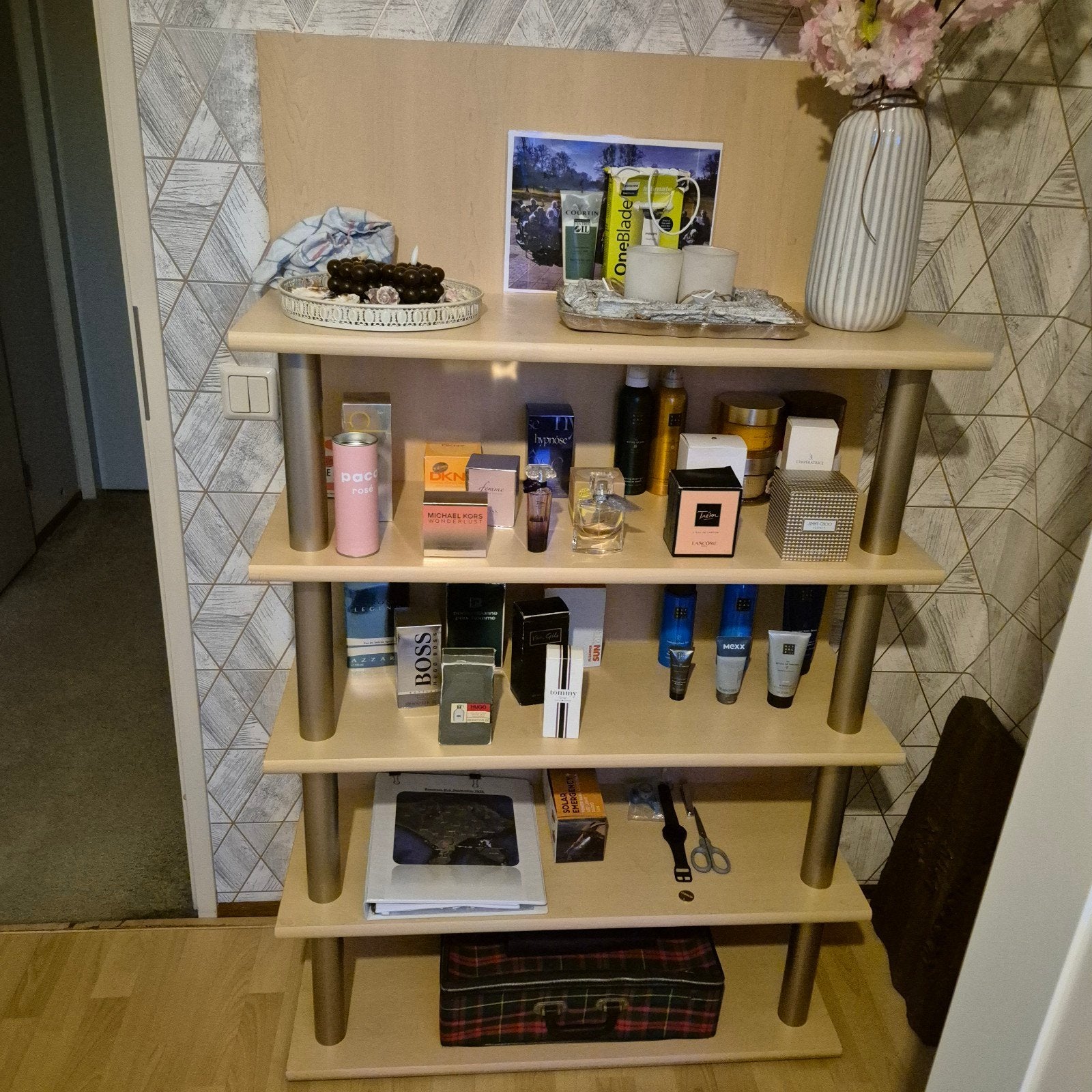 Stijlvolle houten boekenplank met metalen staanders, Ophalen, Gebruikt