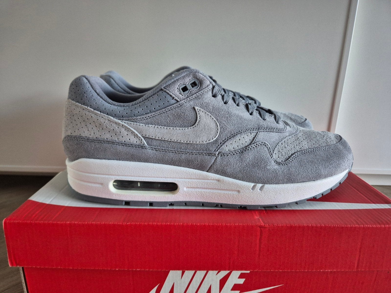 Nike Air Max 1 Premium Cool Grey Wolf Grey (Maat 44.5), Overige kleuren, Nike, Nieuw, Ophalen of Verzenden