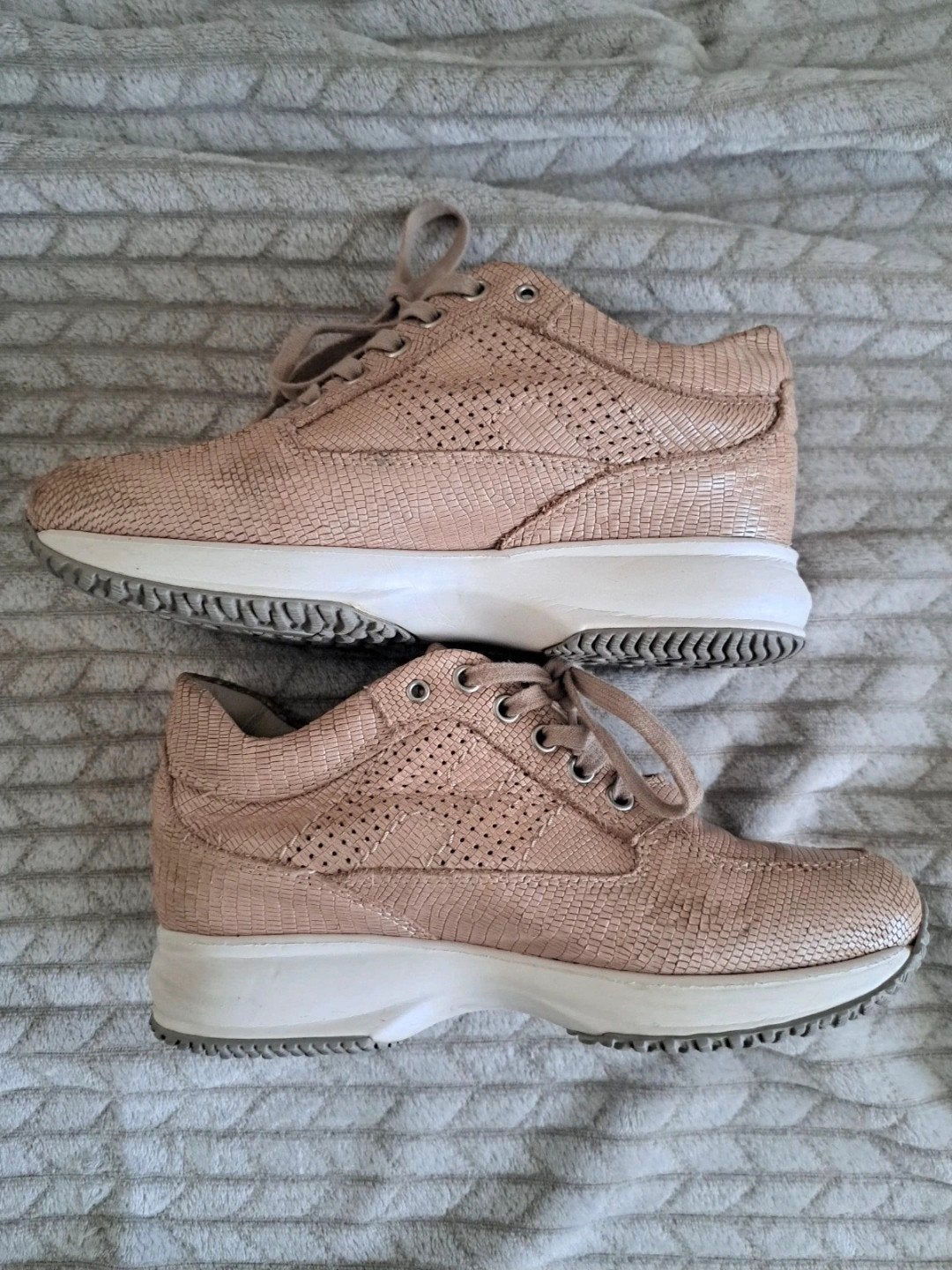 Hogan sneakers maat 36 - Gedragen, nog goed voor een ronde, Kleding | Dames, Hogan, Ophalen of Verzenden, Gedragen, Sneakers of Gympen